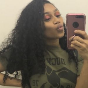 Meet your Posher, Hayley